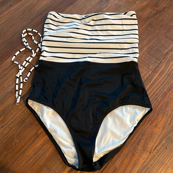 Victoria's Secret Other - Victoria’s Secret one piece bathing swimsuit